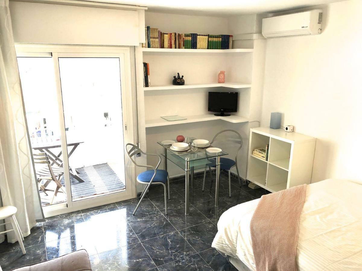 Sea View Apartment เบนัลมาเดนา ภายนอก รูปภาพ