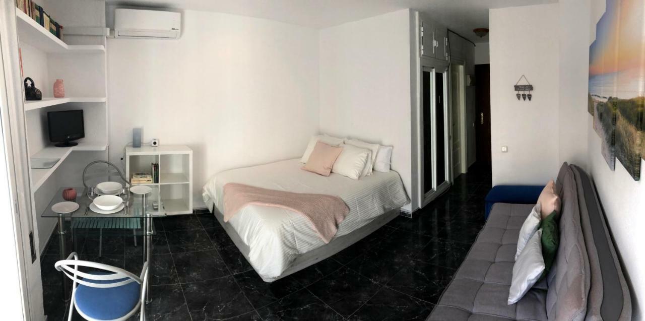 Sea View Apartment เบนัลมาเดนา ภายนอก รูปภาพ